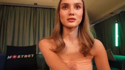 Snapshot of aurora_the_ballerina chatting on December 2024 05:37:01 AM Aurora online show from December 2024 05:37:01 AM