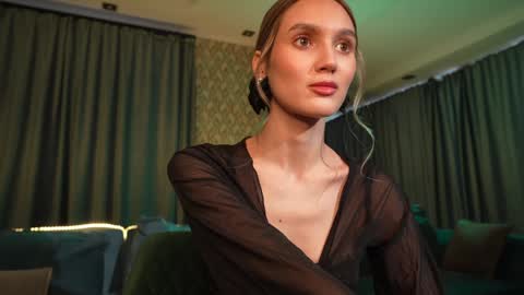 Snapshot of aurora_the_ballerina chatting on January 2025 06:42:02 AM Aurora online show from January 2025 06:42:02 AM