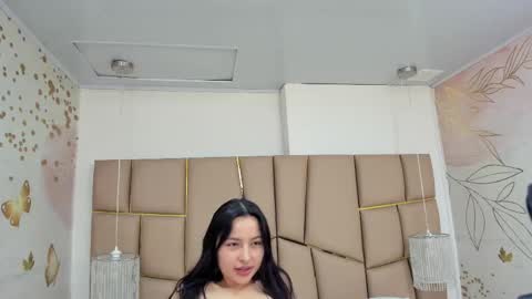 AuroraGracce online show from May 2026 12:10:01 PM