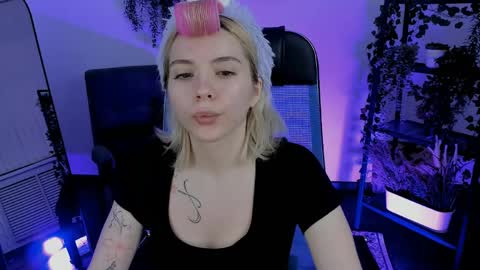 aurorawrenfield online show from April 2026 12:44:01 AM