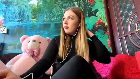 Snapshot of aurorekhuu chatting on February 2026 11:03:01 AM Elizabeth online show from February 2026 11:03:01 AM