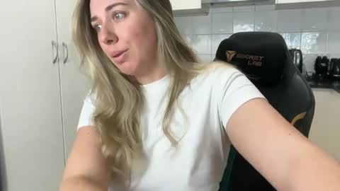 aussielulu online show from April 2026 01:10:02 AM