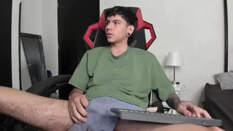 Snapshot of austin_falcon chatting on February 2025 08:59:01 PM Austin online show from February 2025 08:59:01 PM