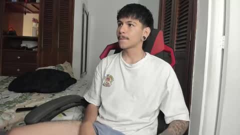 Snapshot of austin_falcon chatting on October 2025 01:14:01 PM Austin online show from October 2025 01:14:01 PM