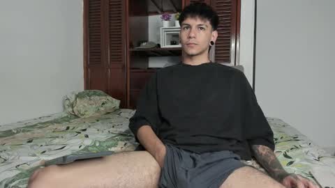 Snapshot of austin_falcon chatting on October 2025 01:35:02 PM Austin online show from October 2025 01:35:02 PM