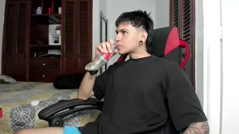 Snapshot of austin_falcon chatting on November 2025 08:08:02 PM Austin online show from November 2025 08:08:02 PM