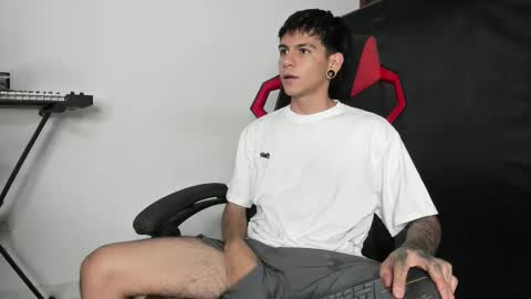 Snapshot of austin_falcon chatting on December 2025 08:14:01 PM Austin online show from December 2025 08:14:01 PM