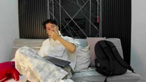 austinreeds online show from April 2026 10:58:02 PM