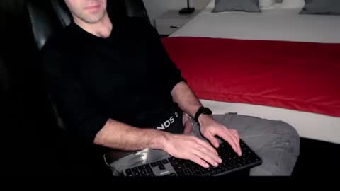 Snapshot of australopithas chatting on November 2025 01:11:02 PM australopithas online show from November 2025 01:11:02 PM