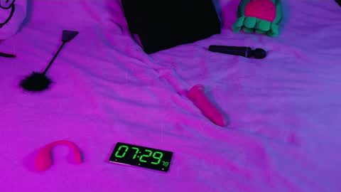 Autum Showers online show from May 2026 06:22:02 AM