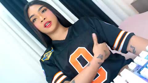 Ava online show from November 2025 04:55:01 AM