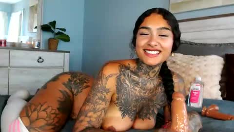 Snapshot of avaa_eve chatting on October 2025 05:24:02 PM Ava Eve online show from October 2025 05:24:02 PM