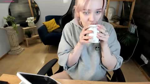 avabloom_ online show from February 2026 10:25:01 PM