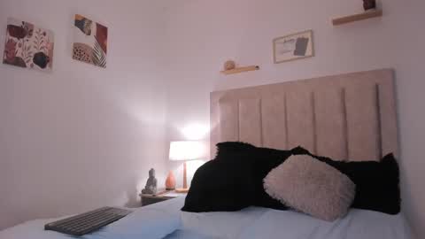 Avaline Help me reach 100 likes TRANSMISSION EVERY DAY FROM 39 PM online show from December 2024 03:32:01 AM