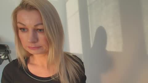 Snapshot of avaluxe_ chatting on January 2026 02:33:02 PM Eira online show from January 2026 02:33:02 PM