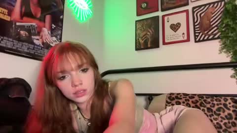 Snapshot of avaxlee chatting on June 2026 01:44:02 AM avaxlee online show from June 2026 01:44:02 AM