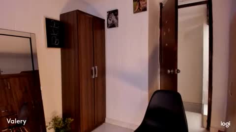 Snapshot of ave_fenix69 chatting on November 2025 06:32:01 PM Valery -- online show from November 2025 06:32:01 PM