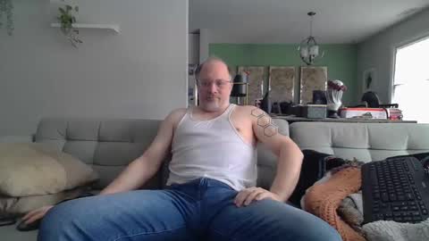 Snapshot of averagegreg chatting on February 2026 02:44:01 PM Greg online show from February 2026 02:44:01 PM