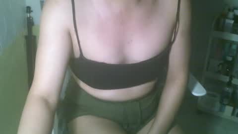 Snapshot of averageuncut1 chatting on March 2025 06:13:02 AM Rhian online show from March 2025 06:13:02 AM