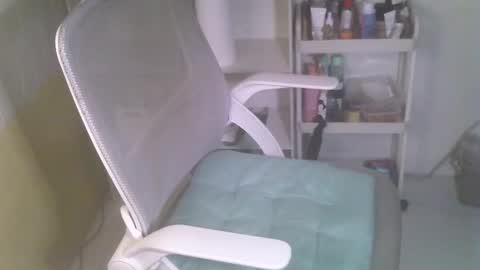 Snapshot of averageuncut1 chatting on March 2025 06:01:02 PM Rhian online show from March 2025 06:01:02 PM