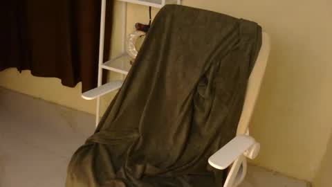 Snapshot of averageuncut1 chatting on October 2025 03:23:02 PM Rhian online show from October 2025 03:23:02 PM