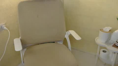 Snapshot of averageuncut1 chatting on November 2025 05:45:01 PM Rhian online show from November 2025 05:45:01 PM