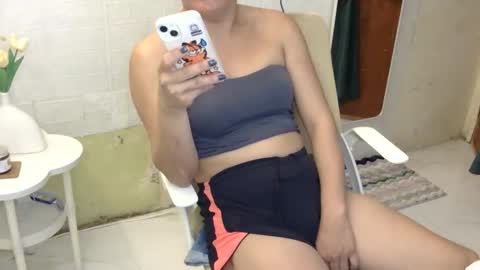 Snapshot of averageuncut1 chatting on November 2025 05:51:02 AM Rhian online show from November 2025 05:51:02 AM