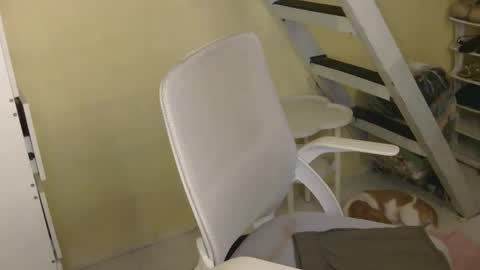 Snapshot of averageuncut1 chatting on February 2026 04:05:02 PM Rhian online show from February 2026 04:05:02 PM