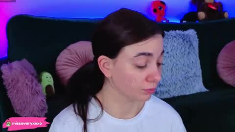 AveryWillow online show from April 2026 10:00:02 PM