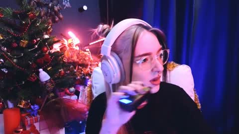 Snapshot of avi_nile chatting on December 2024 02:15:01 AM Avriel online show from December 2024 02:15:01 AM