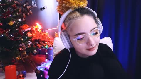 Snapshot of avi_nile chatting on December 2024 05:56:01 AM Avriel online show from December 2024 05:56:01 AM