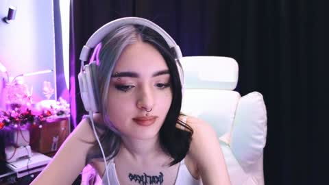 Snapshot of avi_nile chatting on January 2025 05:26:02 AM Avriel online show from January 2025 05:26:02 AM