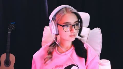 Snapshot of avi_nile chatting on February 2025 02:39:01 AM Avriel online show from February 2025 02:39:01 AM