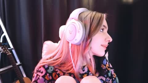 Snapshot of avi_nile chatting on February 2025 05:25:01 AM Avriel online show from February 2025 05:25:01 AM