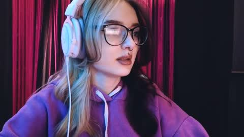 Snapshot of avi_nile chatting on March 2025 03:00:01 AM Avriel online show from March 2025 03:00:01 AM