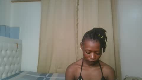 Snapshot of avian_babe chatting on April 2026 06:23:02 PM Avian online show from April 2026 06:23:02 PM