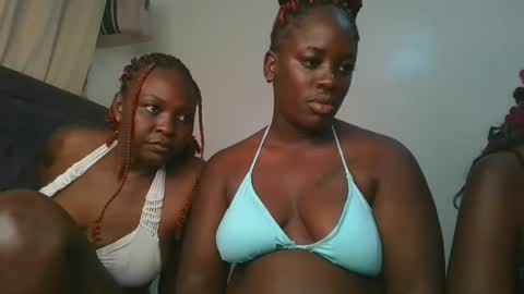 Snapshot of avian_babe1 chatting on June 2026 12:19:01 AM avian_babe1 online show from June 2026 12:19:01 AM