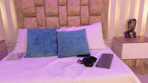 AVIS  online show from December 2025 08:26:01 PM