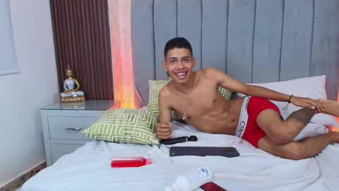 Snapshot of avril_evansgb chatting on March 2025 03:13:02 PM Javier y Lorena online show from March 2025 03:13:02 PM