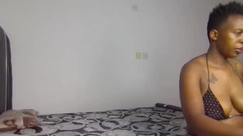 Snapshot of avril_lily chatting on February 2026 07:35:01 AM Avril online show from February 2026 07:35:01 AM