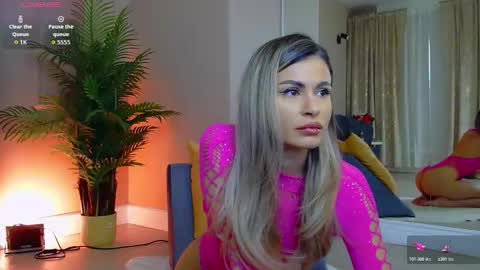 AVRILL CYRUX online show from February 2026 08:14:01 AM