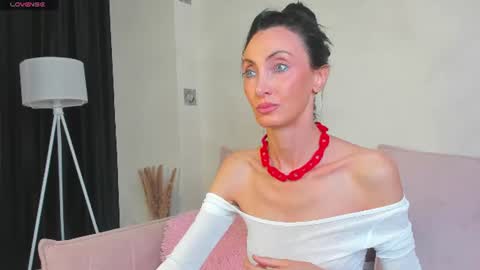 Snapshot of avrora_mars chatting on June 2026 09:17:01 AM Avrora online show from June 2026 09:17:01 AM