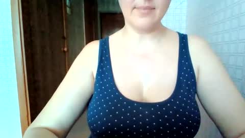 Snapshot of awesomeladyy chatting on May 2026 01:43:02 PM awesomeladyy online show from May 2026 01:43:02 PM