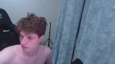 axel_0ne online show from May 2026 07:54:02 PM