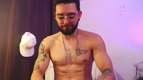 Independiente Model online show from November 2025 04:07:01 PM