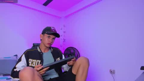 Snapshot of axel_cody_ chatting on October 2025 11:39:02 AM AXEL online show from October 2025 11:39:02 AM