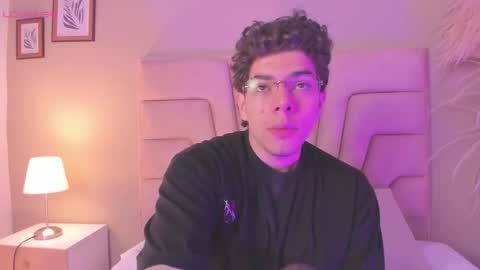 Snapshot of axel_creed chatting on February 2026 10:19:02 AM Yooung King online show from February 2026 10:19:02 AM