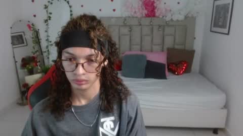 Snapshot of axel_fox7 chatting on June 2026 01:25:02 AM Axel online show from June 2026 01:25:02 AM