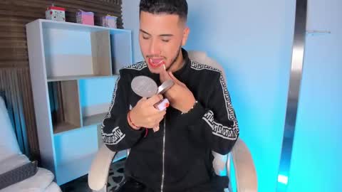 axel_grey_ online show from September 2025 12:18:01 PM