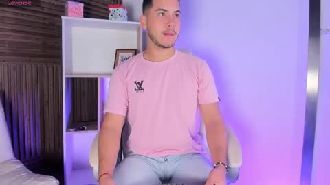 axel_grey_ online show from November 2025 12:16:01 PM